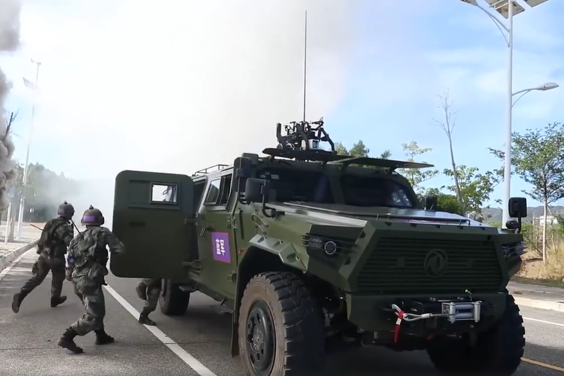 Lính Trung Quốc diễn tập chiến đấu trên đường phố sau khi đổ bộ đường biển (Ảnh: CCTV). Lính Trung Quốc diễn tập chiến đấu trên đường phố sau khi đổ bộ đường biển (Ảnh: CCTV).