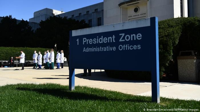 Ông Trump được điều trị bằng liệu pháp hõn hợp tại bệnh viện quân y quốc gia (Ảnh: Deutsche Wells)