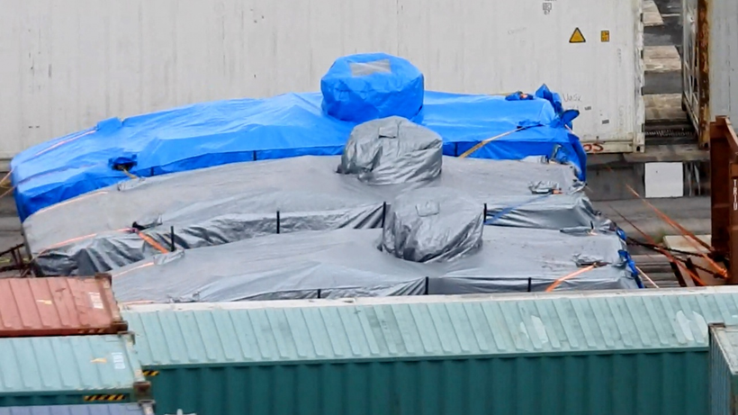 Các xe bọc thép chở quân AV-81 của lực lượng "Ánh Sao" Singapore bị hải quan Hồng Kông phát hiện năm ngoái khi đưa tới Đài Loan tham gia diễn tập (Ảnh: Guancha). Các xe bọc thép chở quân AV-81 của lực lượng "Ánh Sao" Singapore bị hải quan Hồng Kông phát hiện năm ngoái khi đưa tới Đài Loan tham gia diễn tập (Ảnh: Guancha).