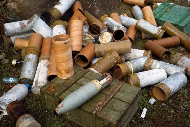 Binh lính Armenia rút lui để lại nhiều đạn dược (Ảnh: Getty).