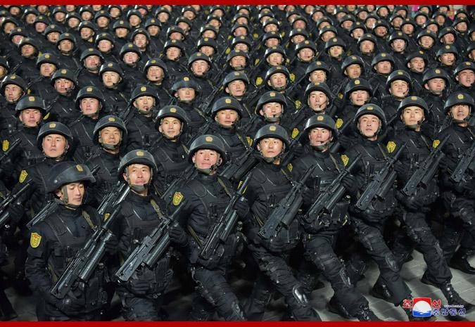 Lực lượng bảo vệ an ninh xã hội diễu qua lễ đài (Ảnh: KCNA). Lực lượng bảo vệ an ninh xã hội diễu qua lễ đài (Ảnh: KCNA).