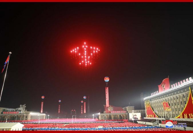 Máy bay chiến đấu xếp thành hình biểu tượng của Đảng Lao động Triều Tiên trên bầu trời (Ảnh: KCNA). Máy bay chiến đấu xếp thành hình biểu tượng của Đảng Lao động Triều Tiên trên bầu trời (Ảnh: KCNA).