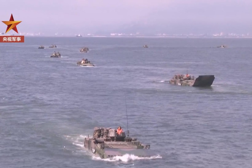 PLA liên tiếp tổ chức tập trận đe dọa Đài Loan (Ảnh: CCTV). PLA liên tiếp tổ chức tập trận đe dọa Đài Loan (Ảnh: CCTV).