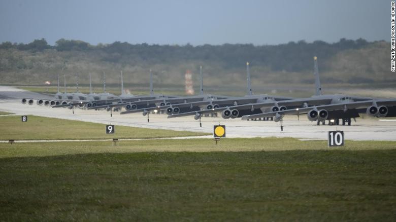 Mỹ tập trung số lượng lứn máy bay ném bom chiến lược, máy bay chiến đấu, UAV quân sự ở căn cứ Anderson, Guam là nhằm răn đe Trung Quốc (Ảnh: CNN).