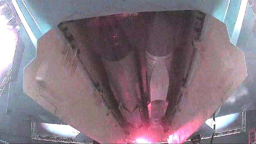 Vũ khí được đặt trong khoang bụng (Ảnh: 163). Vũ khí được đặt trong khoang bụng (Ảnh: 163).