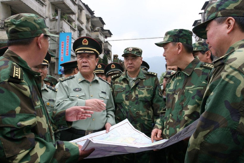 Quách Bá Hùng đến Tứ Xuyên thị sát sau trận động đất Vấn Xuyên (Ảnh: GPQB). Quách Bá Hùng đến Tứ Xuyên thị sát sau trận động đất Vấn Xuyên (Ảnh: GPQB).