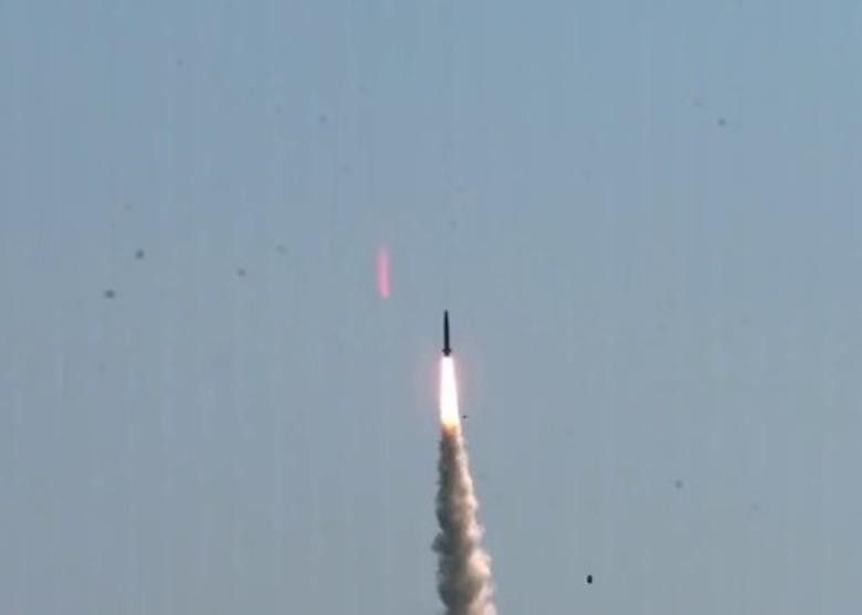 Tên lửa đạn đạo Hàn Quốc phóng từ tàu ngầm hôm 15/9 (Ảnh: Đông Phương). Tên lửa đạn đạo Hàn Quốc phóng từ tàu ngầm hôm 15/9 (Ảnh: Đông Phương).