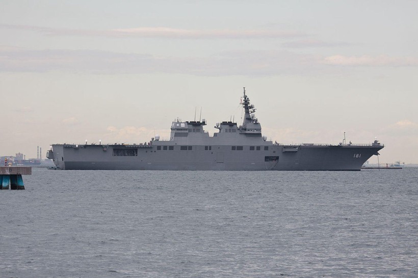 Tàu Izumo của Nhật đã nâng cấp, có thể dùng cho máy bay F-35 cất, hạ cánh (Ảnh: Dwnews).