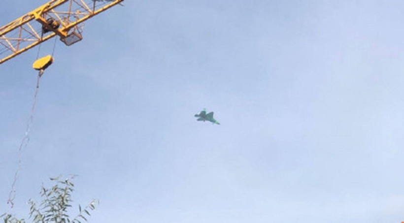 Ảnh chụp chiếc J-31 phiên bản Hải quân đang bay thử nghiệm (Ảnh: Dwnews).