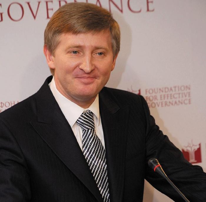 Tỉ phú Rinat Akmetov, người giàu nhất Ukraine đã cùng 93 người khác trong top 100 người giàu nhất đã mang tài sản chạy ra nước ngoài (Ảnh: Fx361)