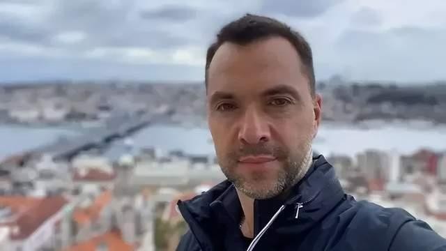 Ông Anton Arestovich, cố vấn của Tổng thống Ukraine Volodymyr Zelensky nói trên thực tế Ukraine đã là một thành viên NATO (Ảnh: QQ).