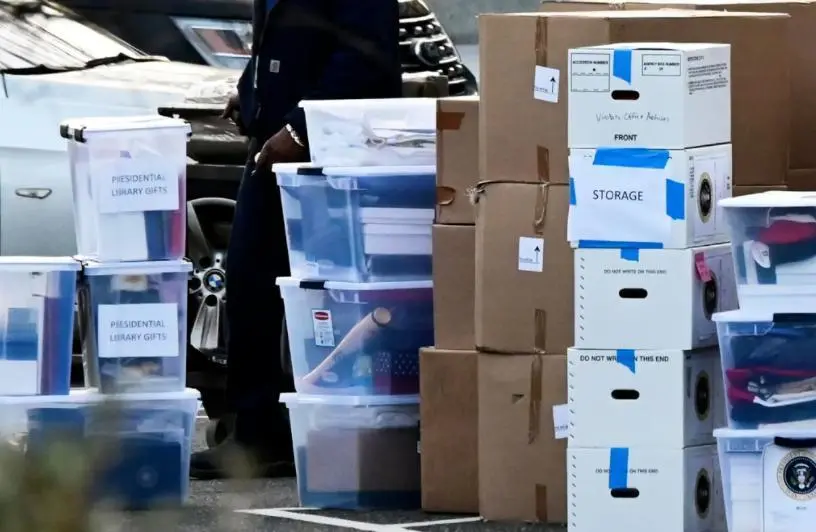 FBI lấy đi 11 bộ tài liệu được đóng dấu "Tuyệt mật" từ nhà riêng ông Trump (Ảnh: QQ). FBI lấy đi 11 bộ tài liệu được đóng dấu "Tuyệt mật" từ nhà riêng ông Trump (Ảnh: QQ).