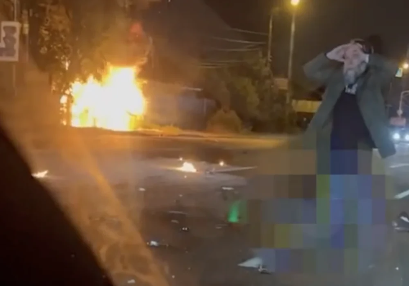 Hình ảnh ông Dugin hôm đầu khi chứng kiến xe con gái cầm lái bị nổ và cháy (Ảnh: QQ).