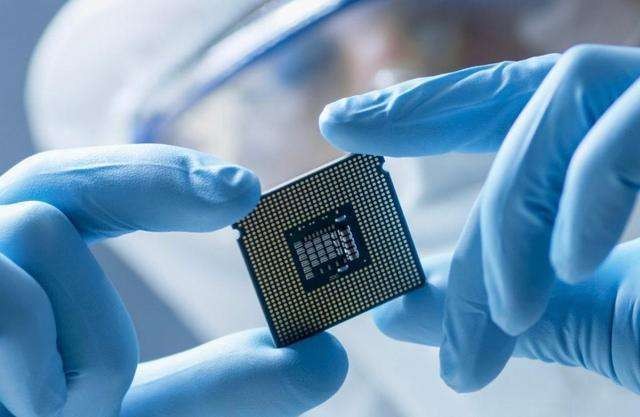 Trước sự trừng phạt, phong tỏa của Mỹ, Trung Quốc đang tìm cách tự chủ về chip (Ảnh: Huanqiu). Trung Quoc phan dau tu chu chip ban dan.jpg