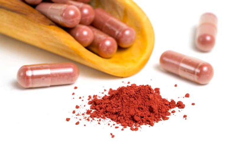 Viên nang "beni koji choleste help” của Kobayashi Pharmaceutical được quảng cáo có tác dụng hạ thấp mỡ máu và đường máu (Ảnh: Getty) vien nang.jpg