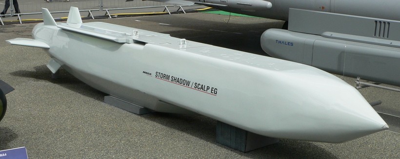 Tên lửa hành trình tầm xa Storm Shadow Anh viện trợ Ukraine với sự bật đèn xanh của Mỹ (Ảnh: Reuters). Storm Shadow.jpg