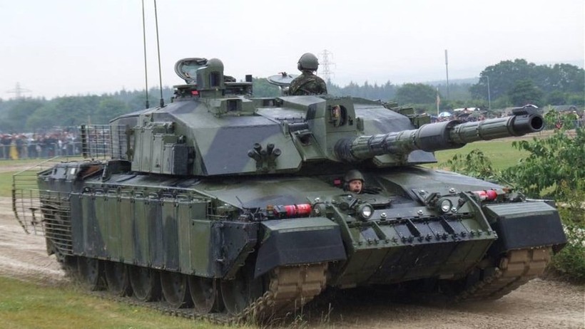 Xe tăng hạng nặng Challenger-2 Ukraine nhận được từ Anh (Ảnh: Sohu). xe tang Challenger-2.jpg