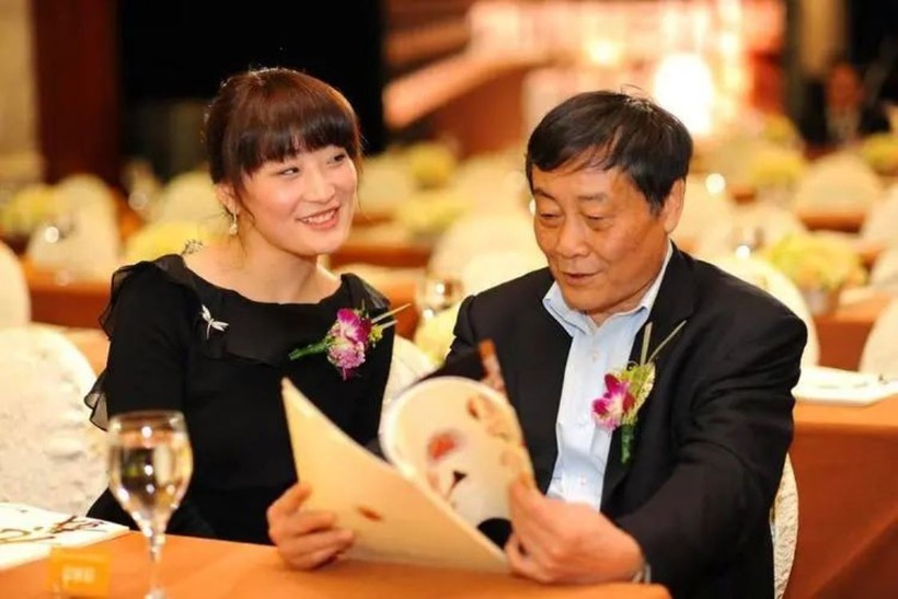 Tông Phục Lợi và cha, Tông Khánh Hậu (Ảnh:Sohu). Cha con.jpg