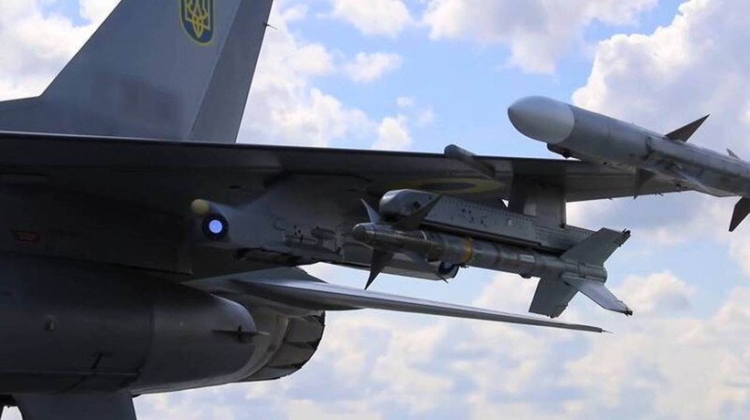 Hai loai ten lua va gia treo bi an.jpg