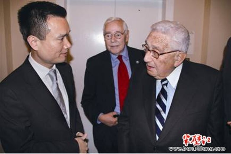 Diệp Giản Minh và cựu Ngoại trưởng Mỹ Henry Kissinger (Ảnh: BTW). Gap Kissinger.jpg