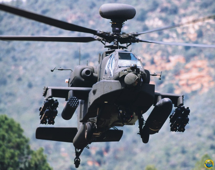 Trực thăng AH-64 Apache của Mỹ được nhiều nước EU mua (Ảnh: Sina). Apaphe AH-64.jpg