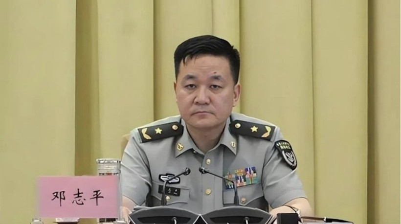 Đặng Chí Bình khi mang lon Thiếu tướng (Ảnh: Singtao) Dang Chi Binh.jpg