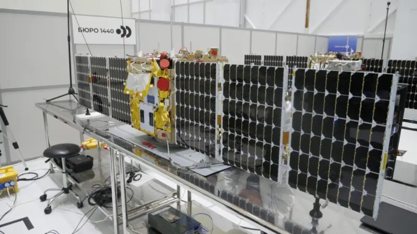 Công ty Bureau 1440 của Nga đang phát triển, thử nghiệm hệ thống vệ tinh tương tự Starlink của SpaceX Mỹ (Ảnh: Topwar). Ve tinh lien lac thu nghiem cua Cuc 1440.png