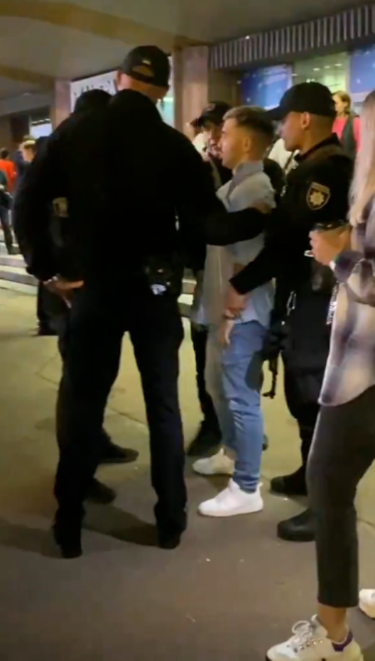 Bat linh sau buoi ca nhac.png