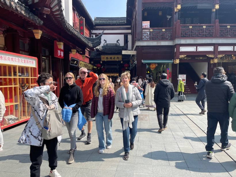 Du khach den Trung Quoc hien kem xa so truoc dich COVID-19.jpg