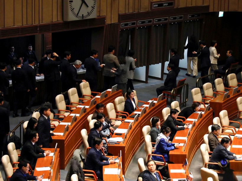 Quoc hoi bo phieu.jpg