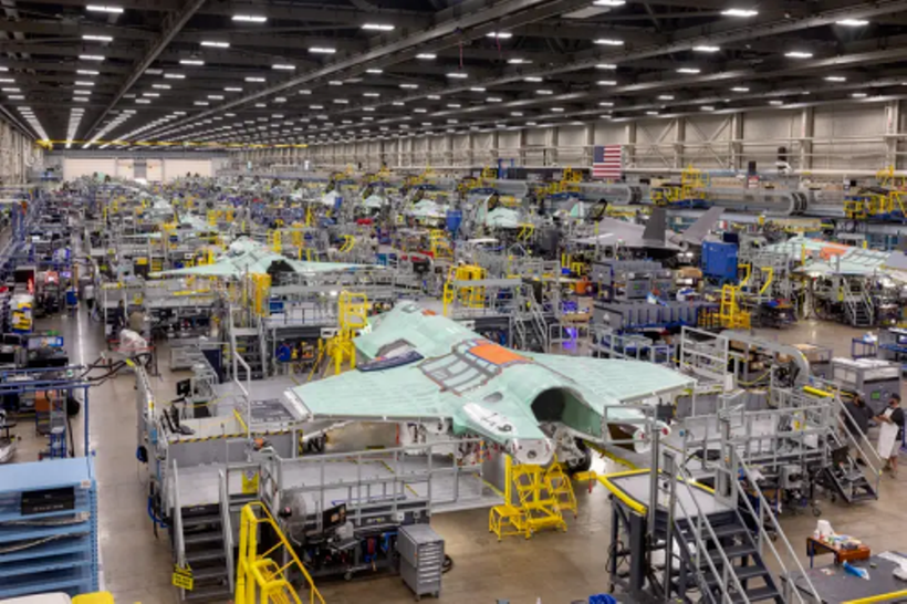 Dây chuyền sản xuất F-35 trong nhà máy chính của Lockheed Martin ở Texas. Ảnh: Guancha. Se dat cac day chuyen J-35.png