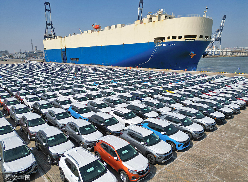 Bãi xe ô tô chờ lên tàu xuất khẩu. Ảnh: Chinadaily.