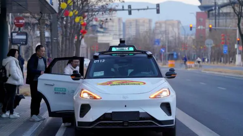 Robotaxi don khach.png