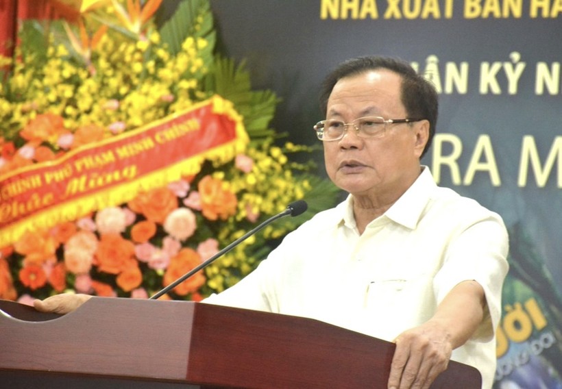 Nguyên Bí thư Thành ủy Hà Nội Phạm Quang Nghị phát biểu tại buổi ra mắt sách. dsc_5791.jpg