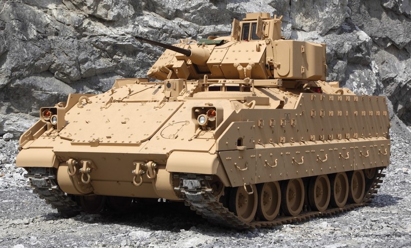 Xe chiến đấu bộ binh Bradley M2A2 ODS-SA, chuyển giao cho quân đội Ukraine. Ảnh Military Ukraine.