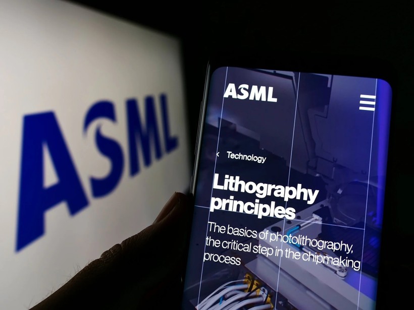 ASML Holding thống trị thị trường toàn cầu về thiết bị sản xuất chip nhờ hệ thống in thạch bản cực tím cực kỳ tiên tiến của mình. Ảnh: Shutterstock