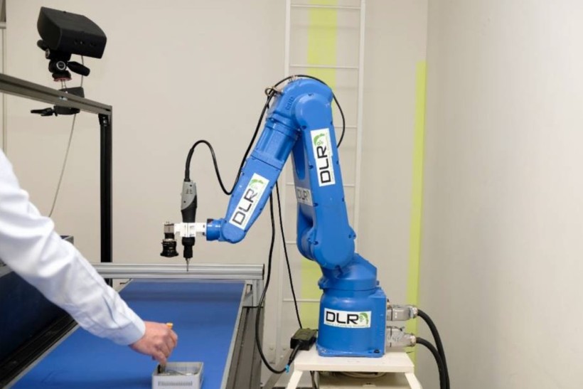 Benaim tin rằng phần mềm của công ty có thể được sử dụng trên tất cả các loại robot. Ảnh NoCamels Benaim tin rằng phần mềm của công ty có thể được sử dụng trên tất cả các loại robot. Ảnh NoCamels