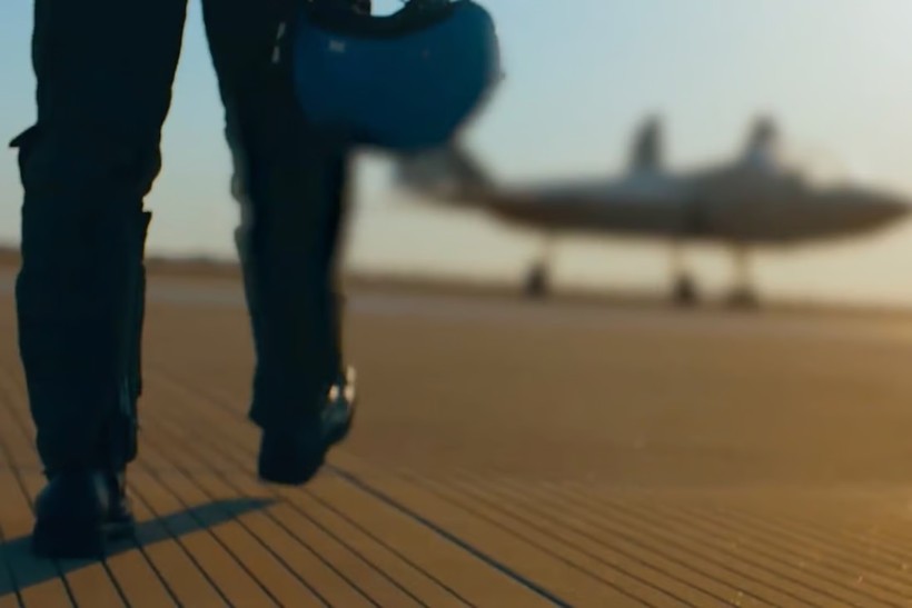 Hình ảnh trong video, được cho là chiếc máy bay J-35 không quân Hải quân Trung Quốc. Ảnh video Hải quân PLA.