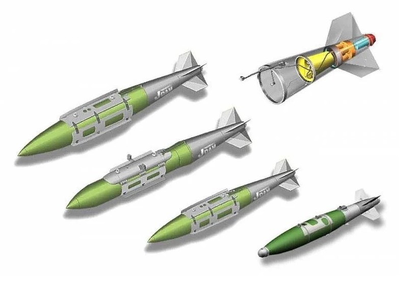 Một số loại bom lượn thông minh JDAM và bộ phận đuôi điều hướng.