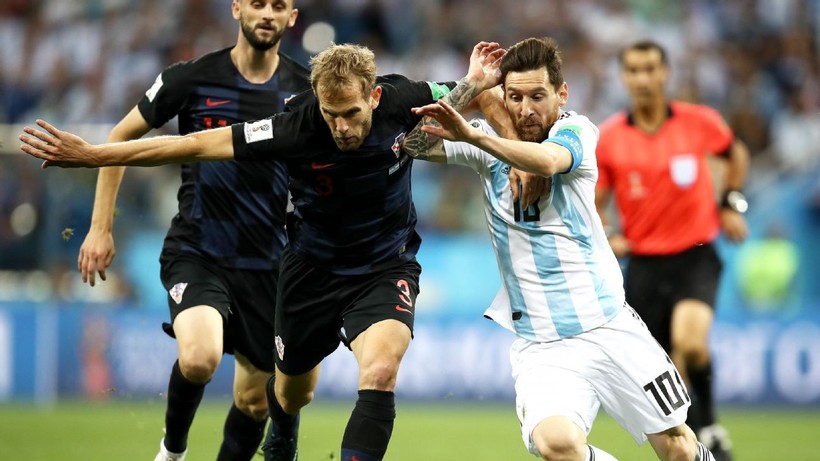 Messi gần như mất hút trong trận đấu với Croatia. Ảnh: Independent Messi gần như mất hút trong trận đấu với Croatia. Ảnh: Independent
