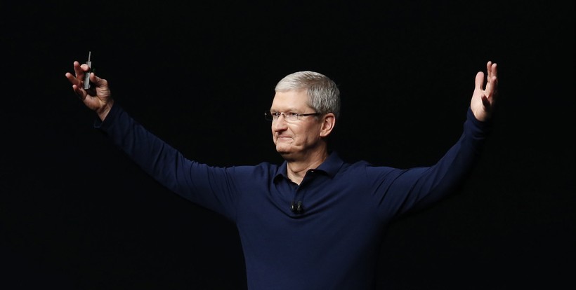CEO Tim Cook đã làm gì để đưa Apple trở thành công ty nghìn tỷ USD đầu tiên?