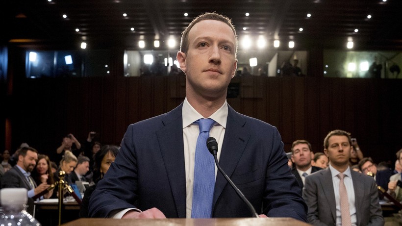 Vụ bê bối Cambridge Analytica khiến CEO Facebook Mark Zuckerberg phải làm chứng ở phiên điều trần kéo dài 2 ngày của Quốc hội Mỹ. Ảnh: WP