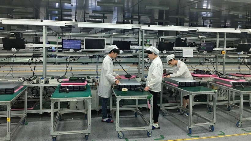 Nhà máy mới tại tỉnh Quảng Châu của Foxconn là cơ sở sản xuất màn hình tiên tiến nhất tại Trung Quốc. Ảnh: NAR Nhà máy mới tại tỉnh Quảng Châu của Foxconn là cơ sở sản xuất màn hình tiên tiến nhất tại Trung Quốc. Ảnh: NAR