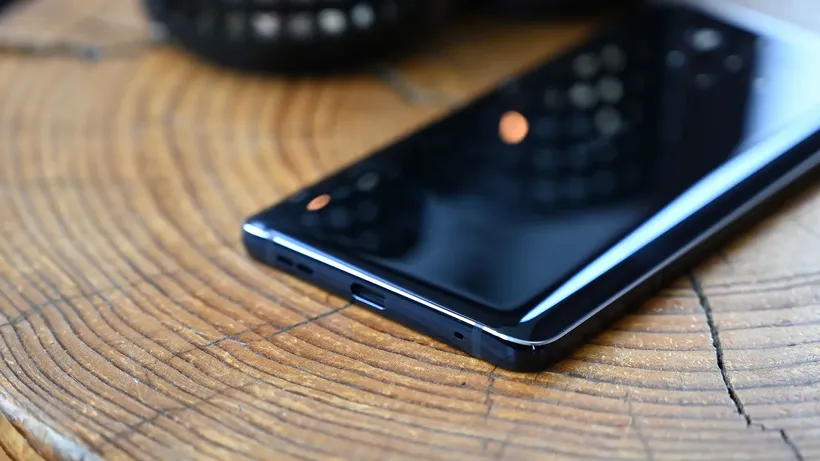 Nokia 9 PureView. Ảnh: Gizmodo Nokia 9 PureView. Ảnh: Gizmodo