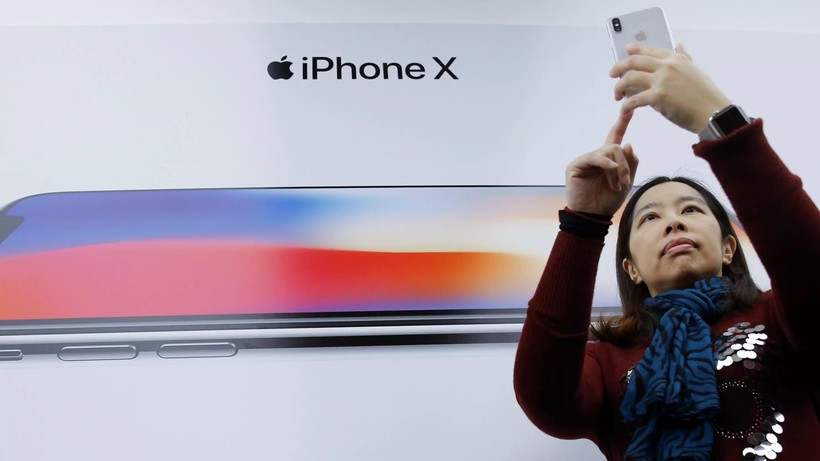 Các bản cập nhật iOS tại Nhật Bản cho phép tắt âm thanh chụp ảnh đều bị vá ngay sau đó. Ảnh: Nikkei Asia Các bản cập nhật iOS tại Nhật Bản cho phép tắt âm thanh chụp ảnh đều bị vá ngay sau đó. Ảnh: Nikkei Asia