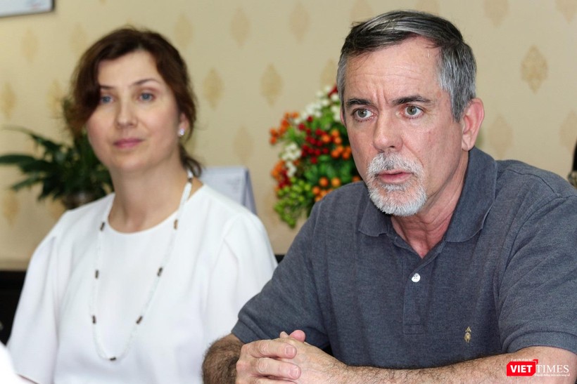 Bà Pamnella DeVolder sắp được bổ nhiệm Tham tán Văn hóa Thông tin của Đại sứ quán Mỹ và tùy viên an ninh của Bộ Ngoại giao Mỹ, ông Patrick (Joe) Harms.