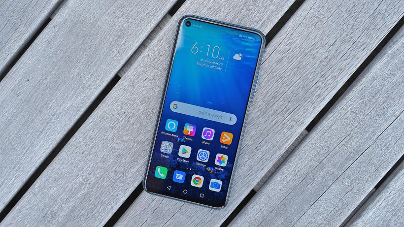 Huawei Honor 20 Pro được cài đặt sẵn hệ điều hành Android 9 Pie. Ảnh: Gizmodo Huawei Honor 20 Pro được cài đặt sẵn hệ điều hành Android 9 Pie. Ảnh: Gizmodo