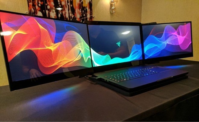 Laptop với 3 màn hình 4K Razer Project Valarie. Ảnh:Yahoo.