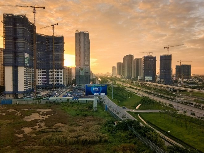 Chế độ chụp HDR bù trừ sáng tốt, mang lại hình ảnh chất lượng cao. Vivo V5 chạy Android 6.0 cùng giao diện FunTouch OS do hãng phát triển, bỏ đi phần App drawer đơn giản và trực quan.