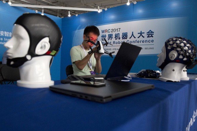 Toàn cảnh Hội nghị Robot Thế giới 2017: Xuất hiện công nghệ điều khiển drone bằng sóng não ảnh 2
